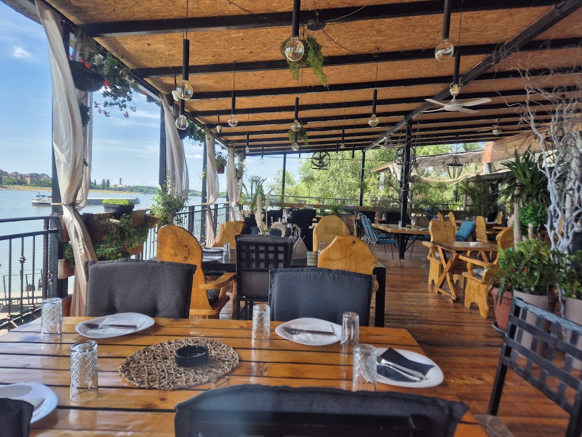 Fishermen Of Danube Restaurant-4